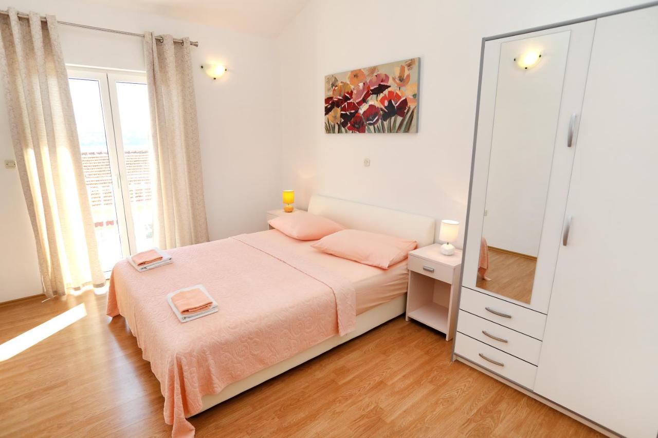 Apartments M&I Trogir Bagian luar foto